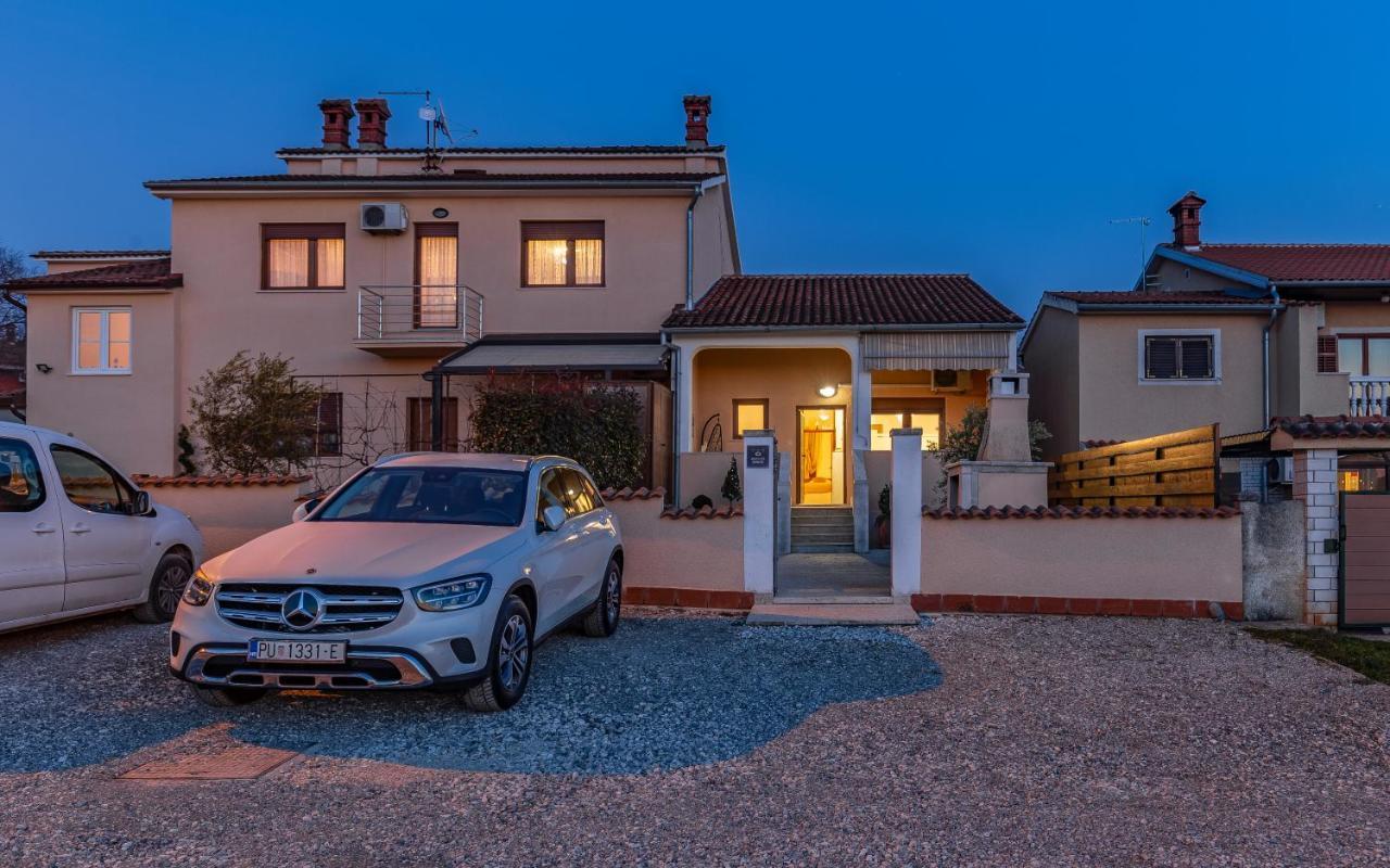 Holiday home Sweet House With Free Parking *