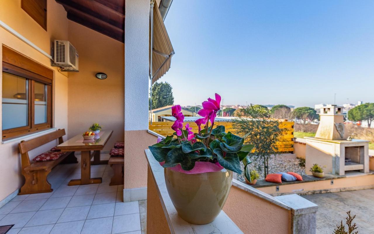 Sweet House With Free Parking Holiday home Pula